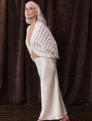 Casaco em ponto bombom com manga bufante e fechamento por botão Biamar