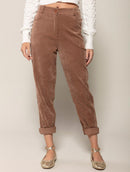 Calça reta em veludo com bolsos Biamar