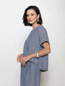 Blusa mullet com padronagem em listras, gola redonda e manga curta dobrada Biamar