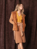 Casaco com tecimento em tranças e pele fake com capuz e sem fechamento frontal Biamar