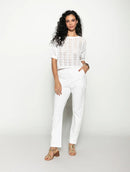 Blusa em algodão com pontos vazados e gola canoa Biamar