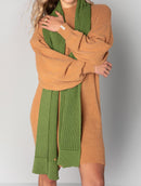 Vestido de gola média com mangas bufantes de cava quadrada aBenção