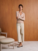 Blusa canelada com gola polo e fechamento em botões forrados Biamar