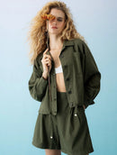 Jaqueta com botões, bolsos e detalhe em elástico Biamar