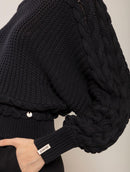 Blusa em algodão com detalhes em tranças e gola canoa Biamar