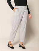 Calça com pregas, bolsos e barra dobrada Biamar