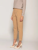 Calça com pregas, bolsos faca e barra dobrada Biamar