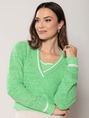 Blusa com decote em "v", detalhe em listras e mangas de cava  quadrada Urbanity