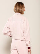 Casaco cropped em veludo com bolsos e mangas de cava quadrada Biamar