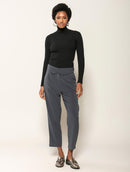 Blusa canelada com gola rolê e mangas de cava posta Biamar