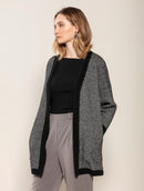 Casaco alongado com padronagem em listras, bolsos e mangas de cava posta Biamar