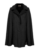 Capa com gola em pele fake e fechamento em botões Biamar