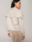 Casaco com gola estilo de capa marinheiro, detalhe transpassado e ponto em trança Biamar