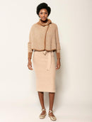 Capa com mangas e fechamento em alamar Biamar