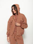 Jaqueta com botões, capuz ajustável, bolsos e mangas de cava quadrada Biamar