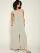 Vestido midi decote v com fenda frontal e bolsos Biamar