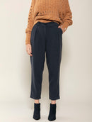 Calça com pregas, bolsos faca e barra dobrada Biamar