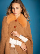 Capa com pele fake e botões aBenção