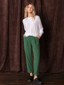 Calça com pregas, bolsos faca e barra dobrada Biamar