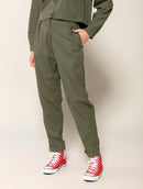 Calça com pregas, bolsos e barra dobrada Biamar