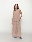 Calça pantalona com pregas e bolsos faca Biamar