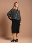 Capa com mangas e fechamento em alamar Biamar