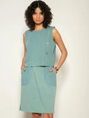 Regata cropped com fenda frontal e detalhes em botões Biamar