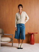 Casaco em fio pluma com decote em “v”, punhos dobrados e fechamento em botões revestidos Biamar