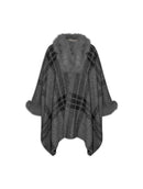 Capa assimétrica com padronagem em xadrez, gola removível e pele fake aBenção