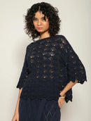 Blusa em algodão com trama vazada e decote canoa Biamar