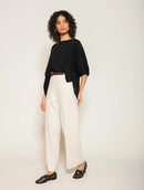 Calça reta com padronagem em listras e bolso faca Biamar