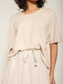 Blusa assimétrica com detalhe de tecido e botões Biamar