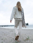 Calça reta canelada com bolsos faca Biamar