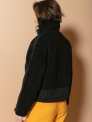 Jaqueta reversível com pele fake, bolsos e mangas de cava posta Biamar