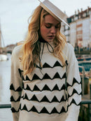 Blusa em padronagem geométrica com gola rolê e mangas da cava quadrada Biamar