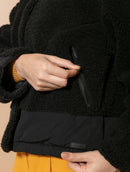 Jaqueta reversível com pele fake, bolsos e mangas de cava posta Biamar