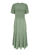 Vestido midi evasê com trama vazada e bolsos Biamar