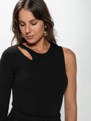 Blusa com recortes, gola redonda e uma manga longa de cava posta Urbanity