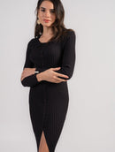 Vestido canelado de gola redonda com detalhe em botões e fenda Urbanity