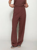 Calça reta com bolsos faca e elástico Biamar