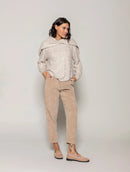 Casaco com gola estilo de capa marinheiro, detalhe transpassado e ponto em trança Biamar