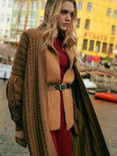 Casaco longo com tecimento em tranças, mangas bufantes e de cava quadrada Biamar