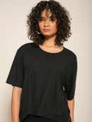 Blusa assimétrica com detalhe de tecido e botões Biamar