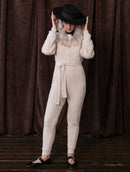 Macacão com tecimento em tranças, cinto e fechamento frontal Biamar