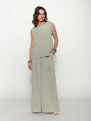 Calça pantalona com pregas e bolsos faca Biamar