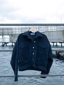 Casaco cropped em veludo com bolsos e mangas de cava quadrada Biamar