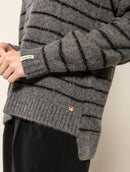 Blusa mullet com padronagem em listras, gola redonda e mangas de cava quadrada Biamar