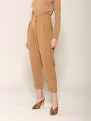 Calça com pregas, bolsos faca e barra dobrada Biamar