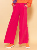 Calça pantalona com pregas e bolsos faca Urbanity