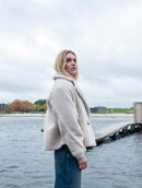 Casaco oversized transpassado com fechamento em botões e mangas de cava posta Biamar